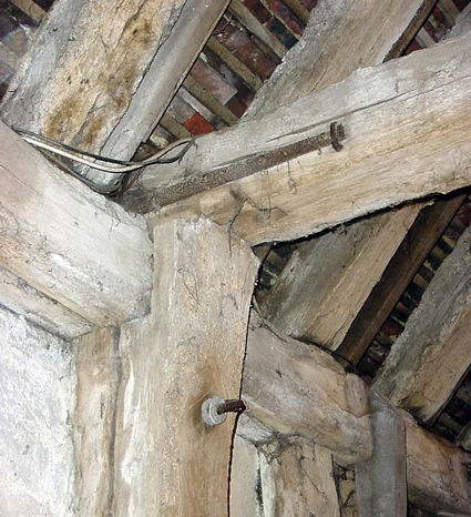 Jowled posts in the Barley Barn