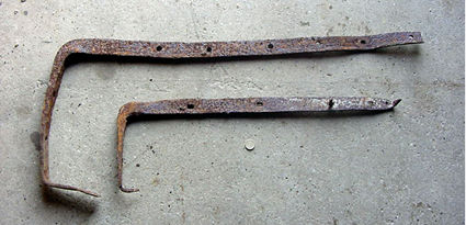 Hooked and cramped ties