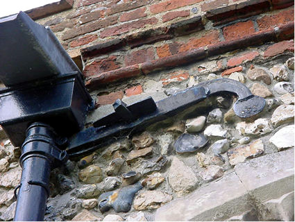 Forelocked tie-bar and S-plate