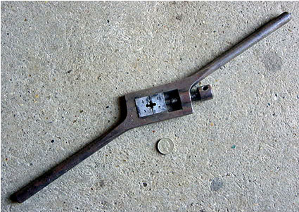 Hand die stock for thread cutting